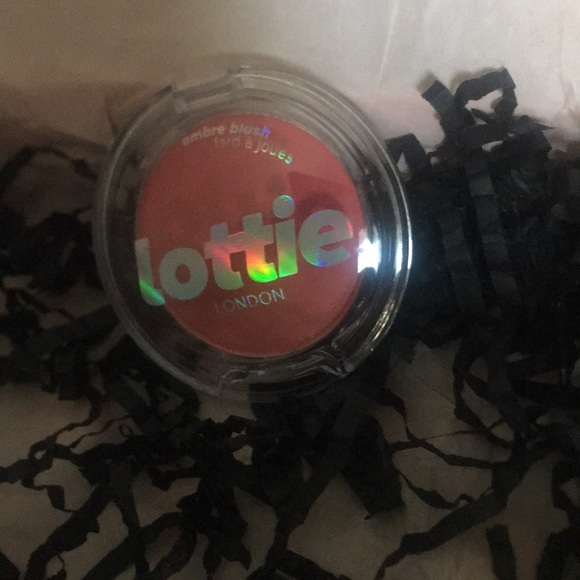 New 6 Piece Goodie Box Makeup Beauty Bundle Including Lottie ncLA Pixi and More - Picture 4 of 8